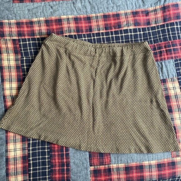 Brown mini skirt - Picture 2 of 3